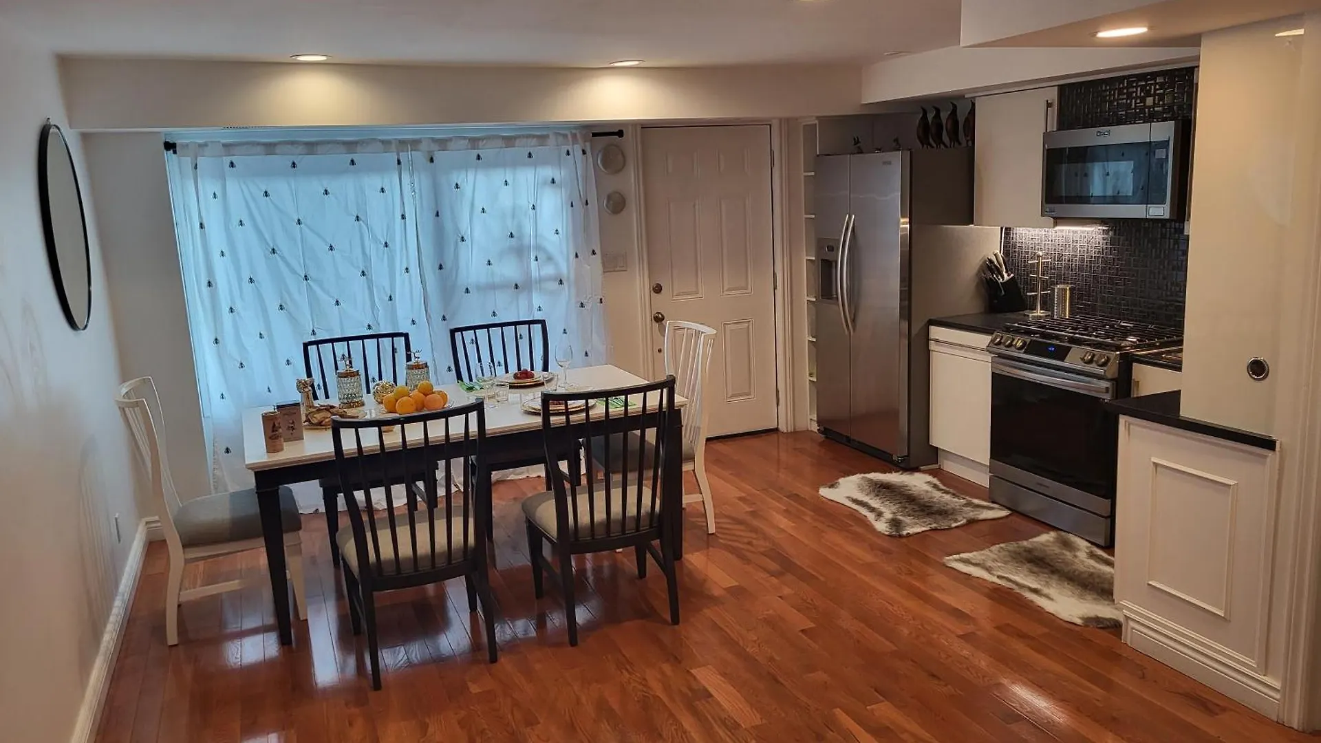 Downtown Toronto House Central 2Bed 2Bath Subway Free Parking